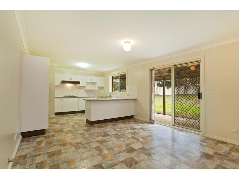 6 Staples Place, Glenmore Park NSW 2745