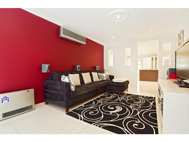 2 Jillak Close, Glenmore Park NSW 2745