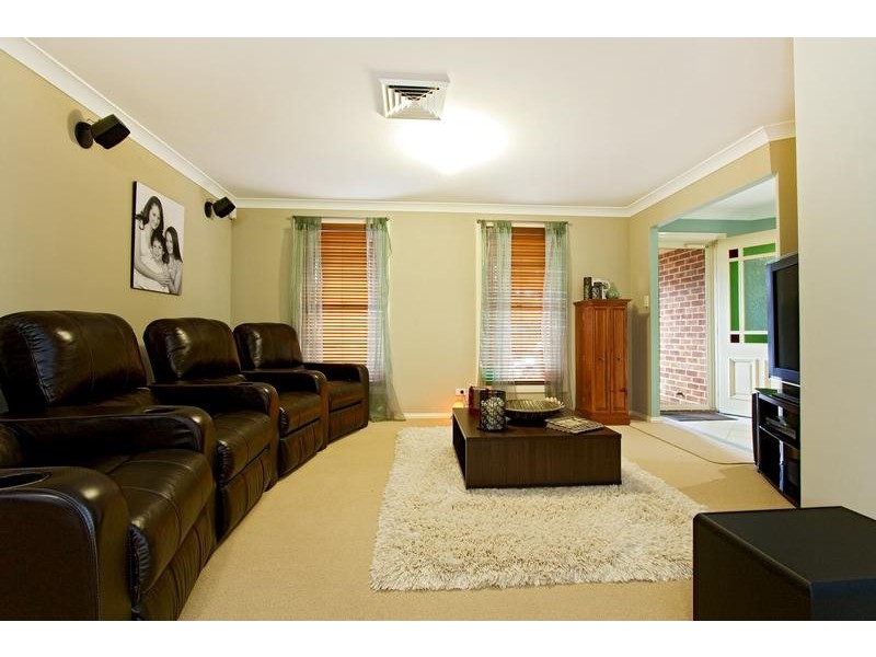 1 Budge Close, Glenmore Park NSW 2745