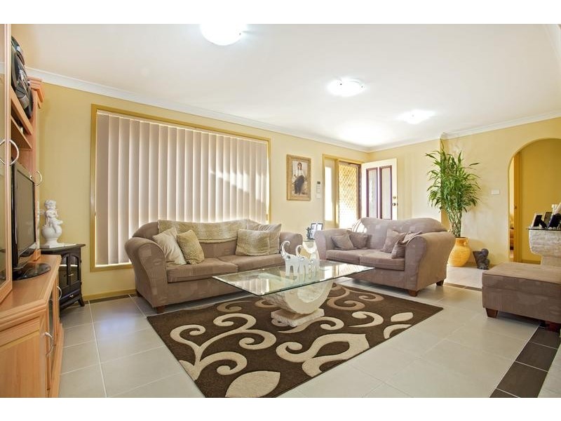 28 Woodlands Drive, Glenmore Park NSW 2745