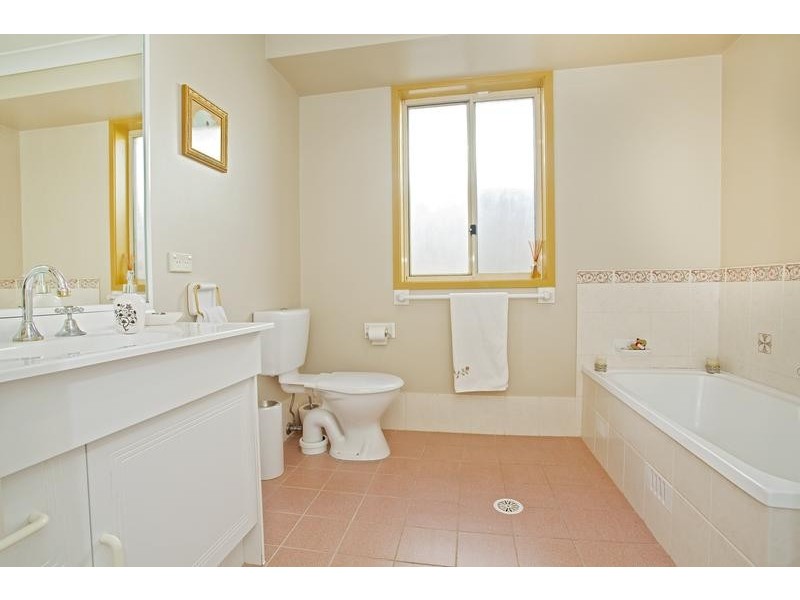 28 Woodlands Drive, Glenmore Park NSW 2745