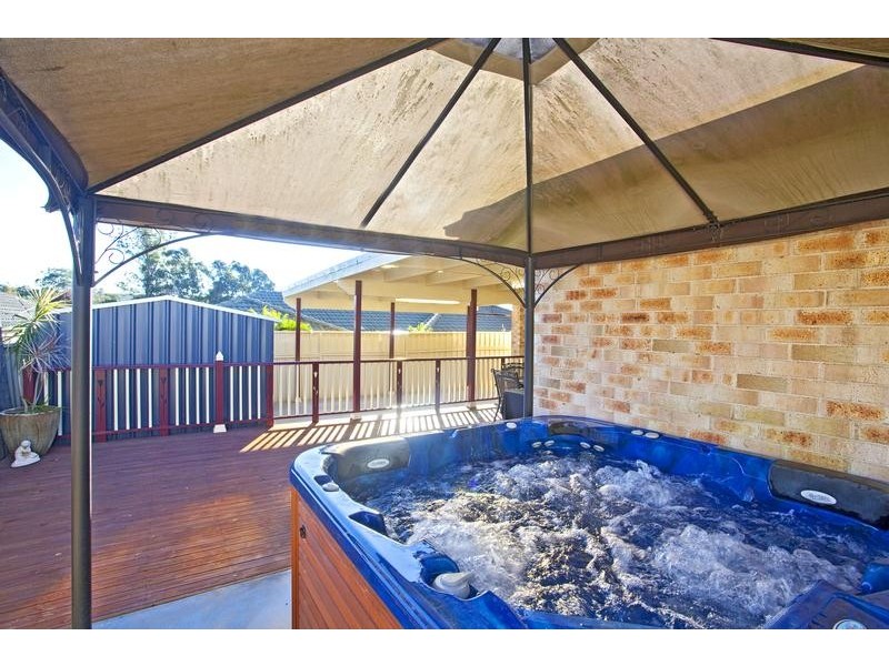 28 Woodlands Drive, Glenmore Park NSW 2745