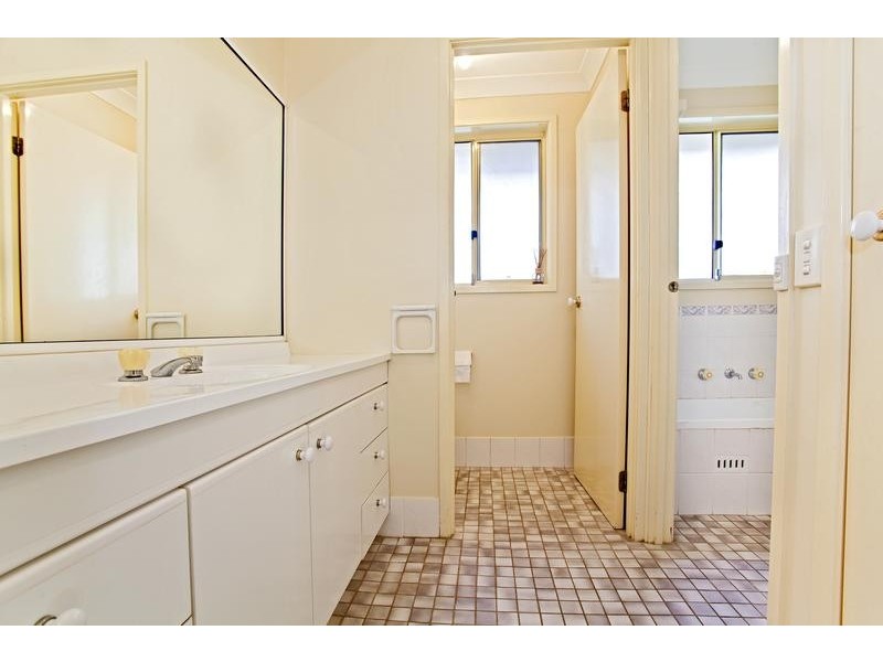 6 Dillwynia Drive, Glenmore Park NSW 2745