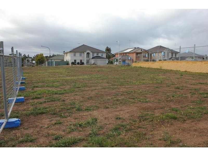 16 Branksome Way, Glenmore Park NSW 2745