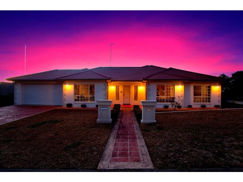 4 Carnoustie Place, Glenmore Park NSW 2745