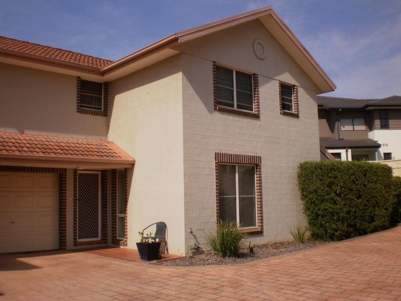 27 Wentworth Gardens, Glenmore Park NSW 2745