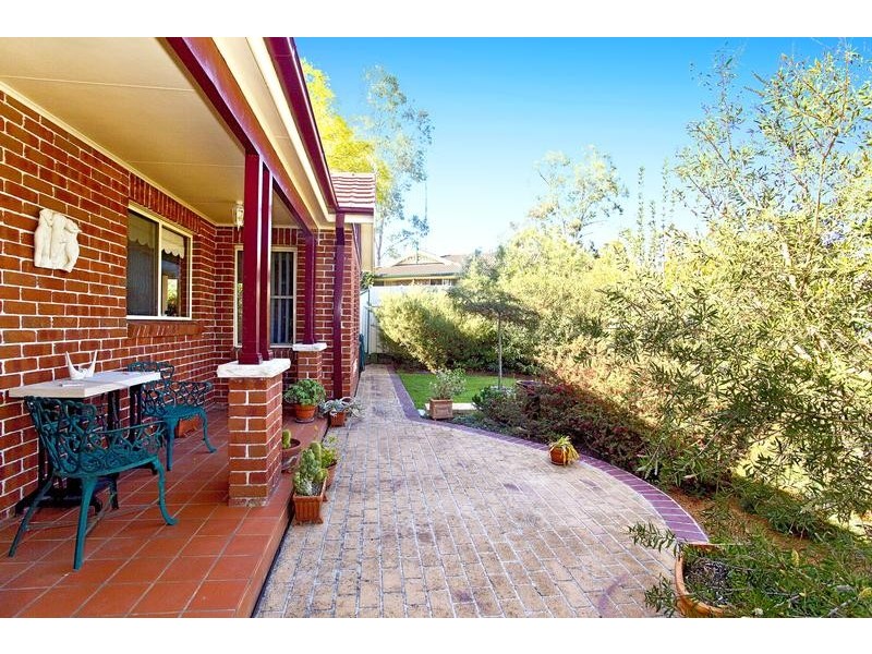 6 Marie Pitt Place, Glenmore Park NSW 2745