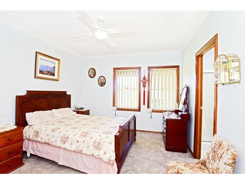 6 Marie Pitt Place, Glenmore Park NSW 2745