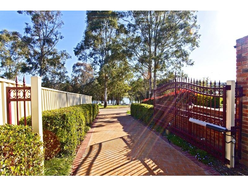 6 Marie Pitt Place, Glenmore Park NSW 2745