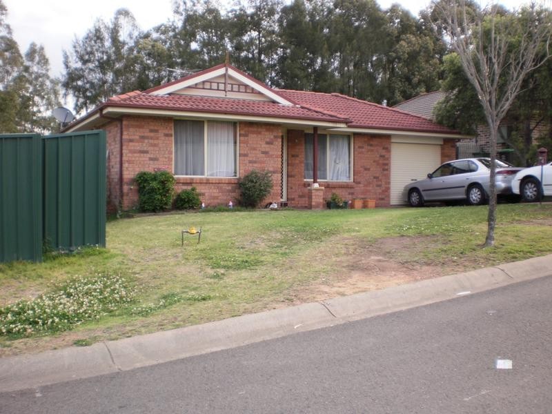 4 Pardalote Place, Glenmore Park NSW 2745