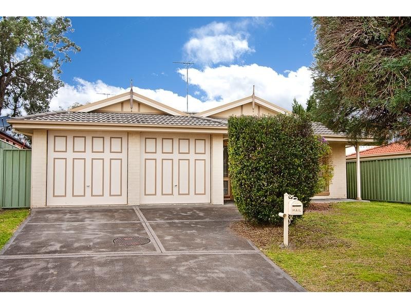 10 Riviera Place, Glenmore Park NSW 2745