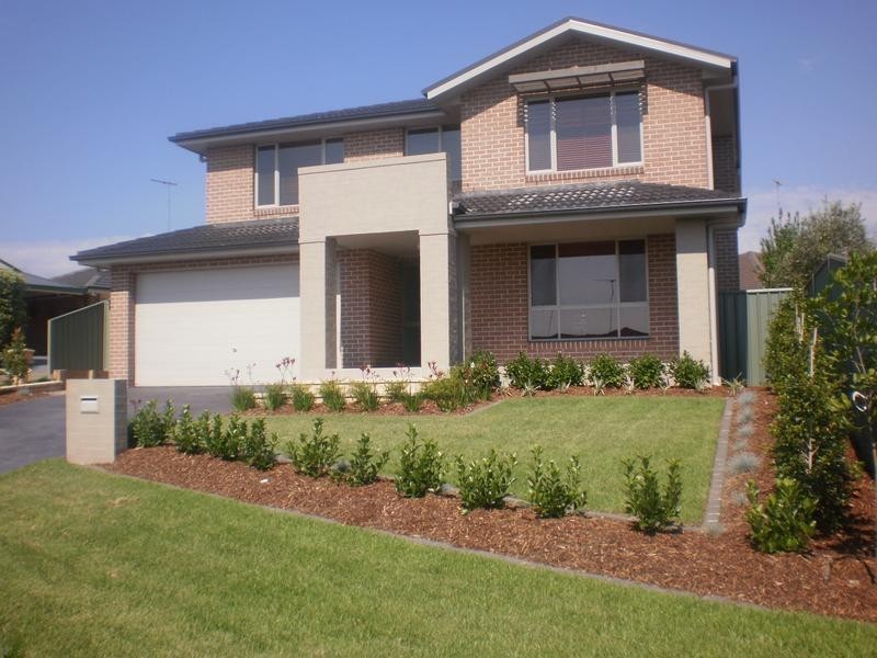 8 Turret Place, Glenmore Park NSW 2745