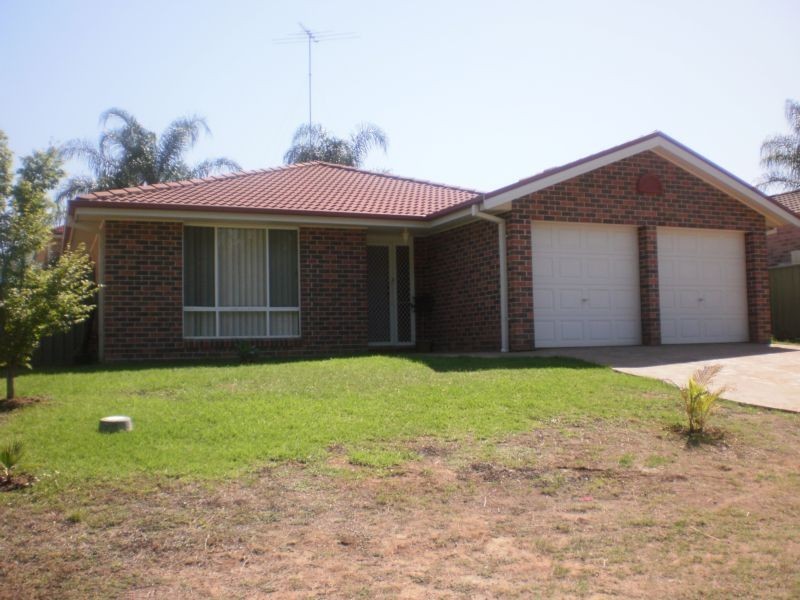 17 Wallan Ave, Glenmore Park NSW 2745
