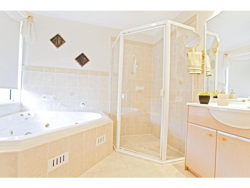 98 Glengarry Drive, Glenmore Park NSW 2745