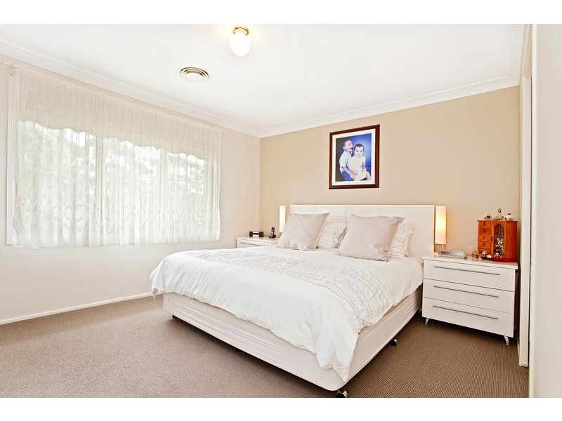 17 Devaney Avenue, Glenmore Park NSW 2745