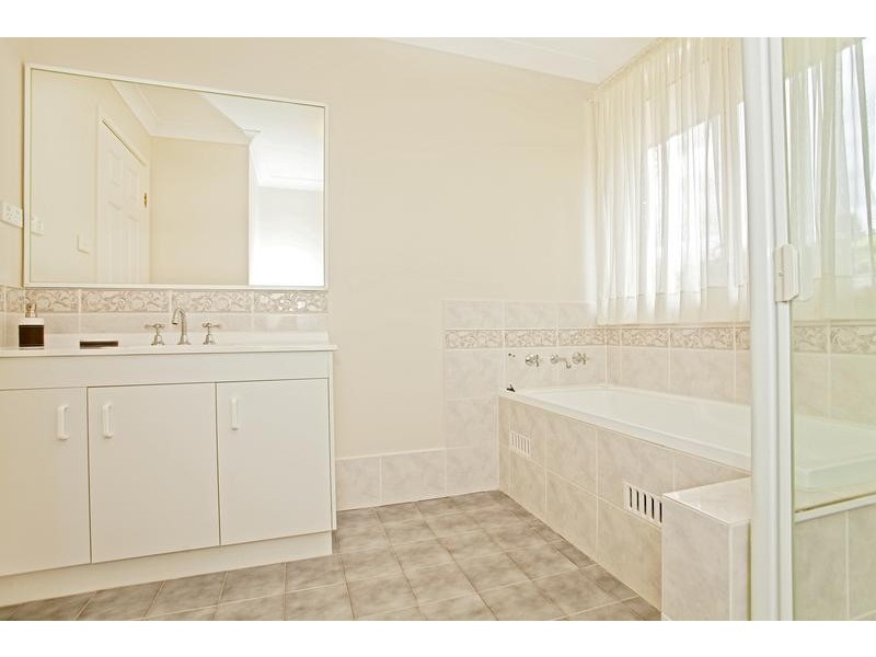 17 Devaney Avenue, Glenmore Park NSW 2745