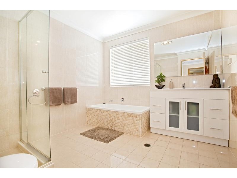 16 Mandalong Terrace, Glenmore Park NSW 2745