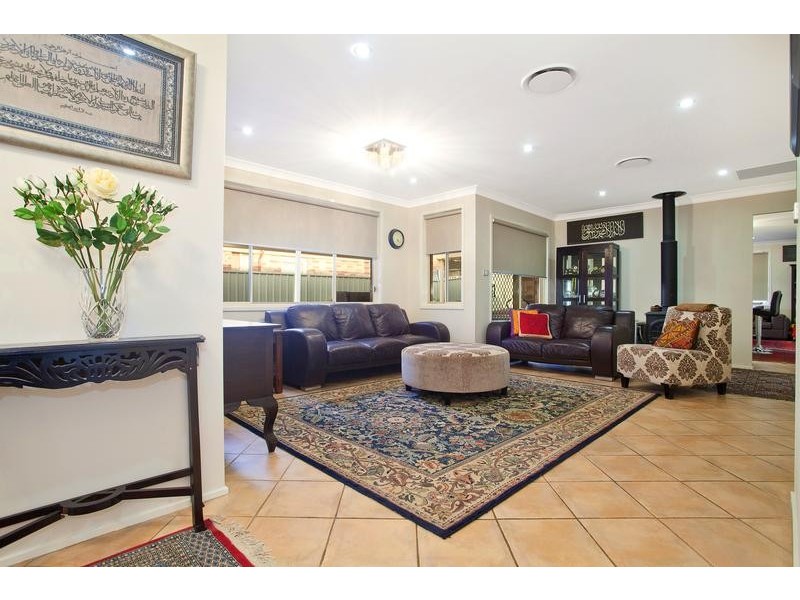 8 Mari Close, Glenmore Park NSW 2745