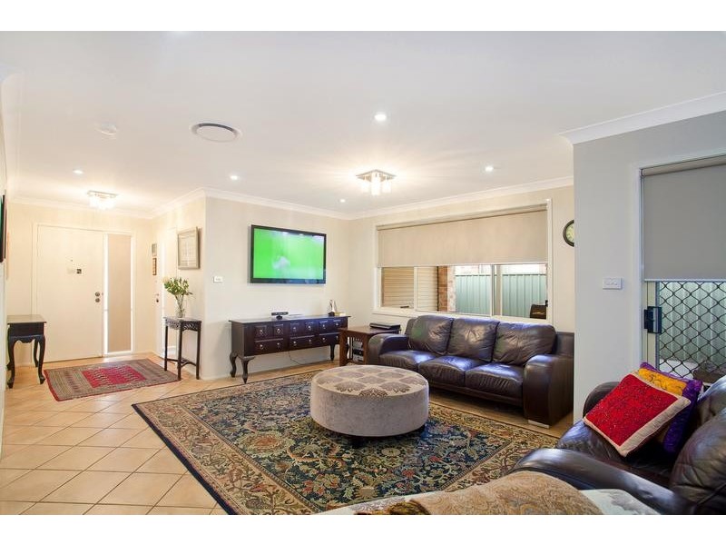 8 Mari Close, Glenmore Park NSW 2745