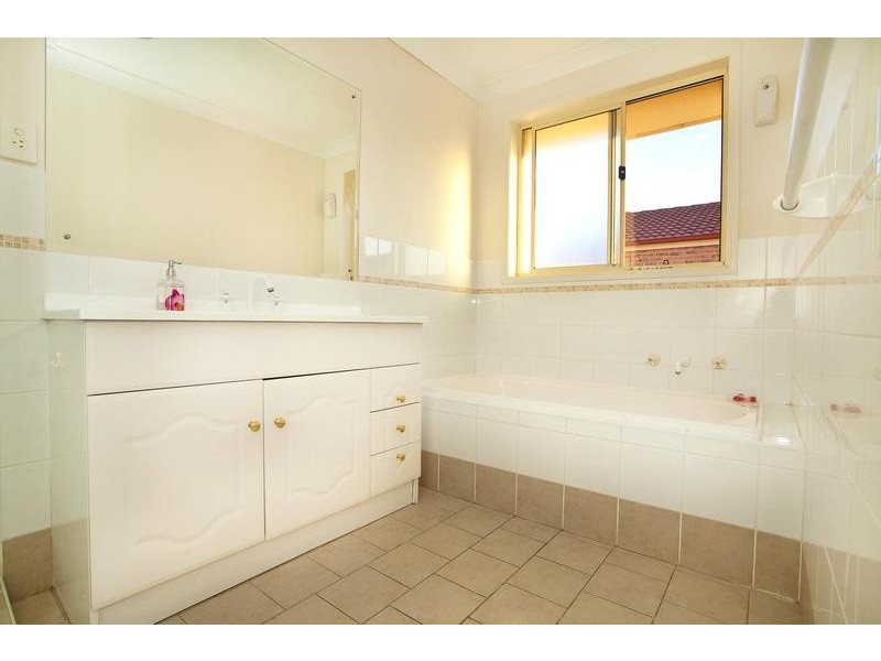 2 Narrabeen Place, Glenmore Park NSW 2745