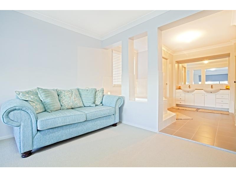 5 Fairwater Court, Glenmore Park NSW 2745