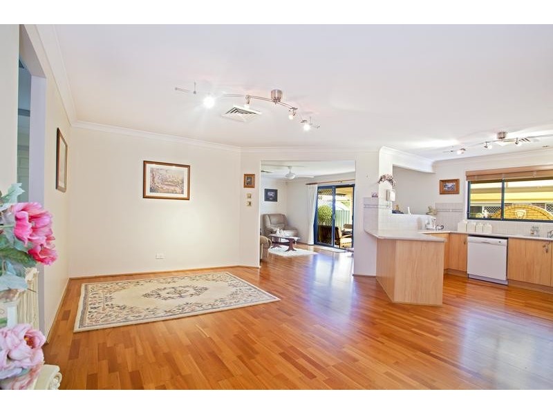 43 Glengarry Drive, Glenmore Park NSW 2745
