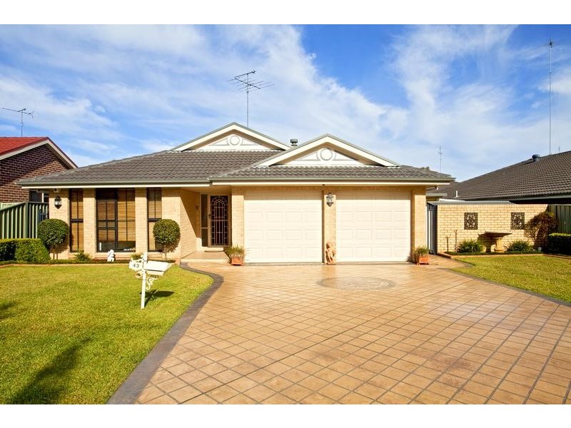 43 Glengarry Drive, Glenmore Park NSW 2745