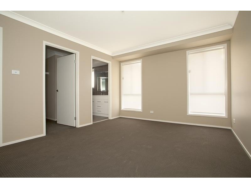 20 Loch Avenue, Glenmore Park NSW 2745