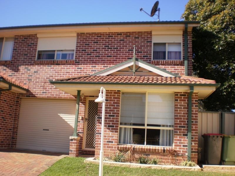 3/2 Dutton Place, Glenmore Park NSW 2745