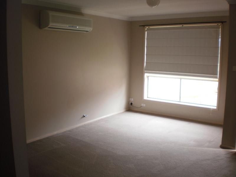 3/2 Dutton Place, Glenmore Park NSW 2745