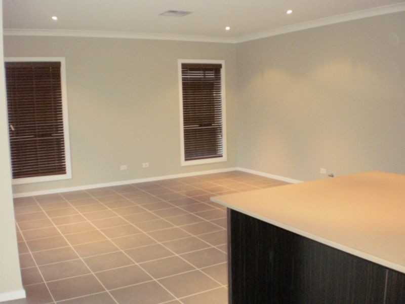 15 Sunrise Terrace, Glenmore Park NSW 2745