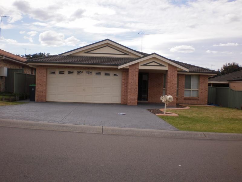 31 Kukundi Drive, Glenmore Park NSW 2745