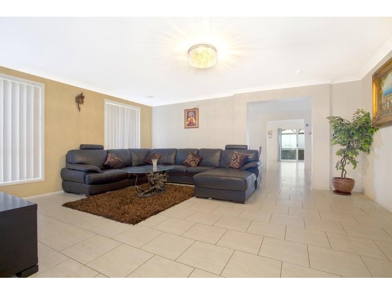 2 Narrabeen Place, Glenmore Park NSW 2745
