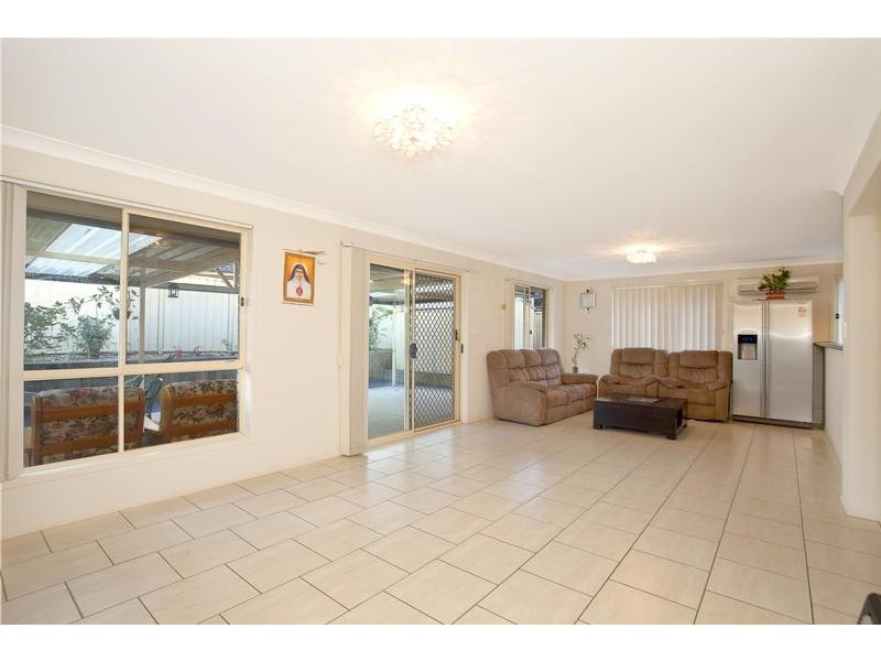 2 Narrabeen Place, Glenmore Park NSW 2745