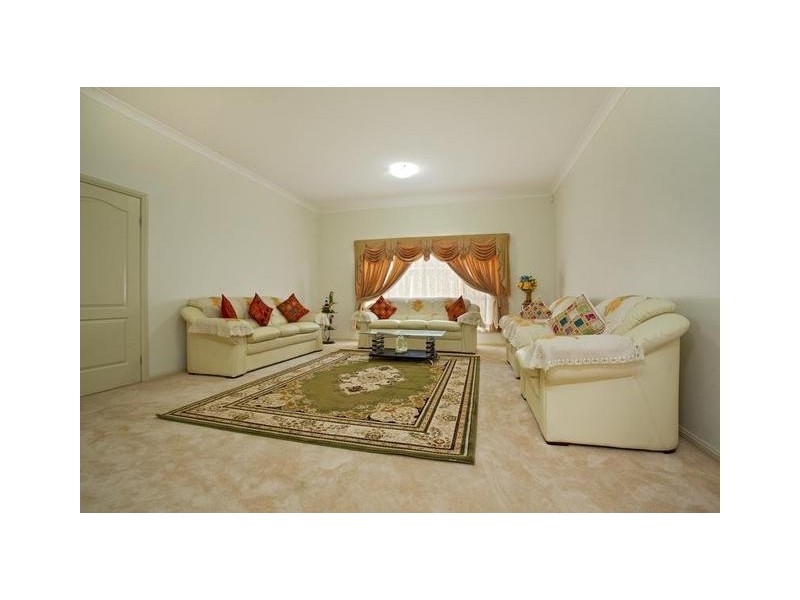 18 Lakewood Terrace, Glenmore Park NSW 2745