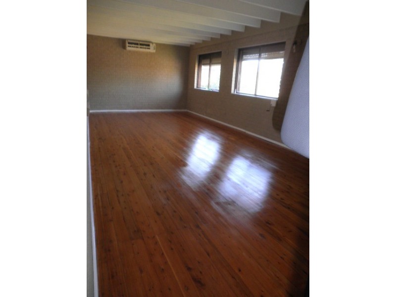 8 Tania Ave, South Penrith NSW 2750