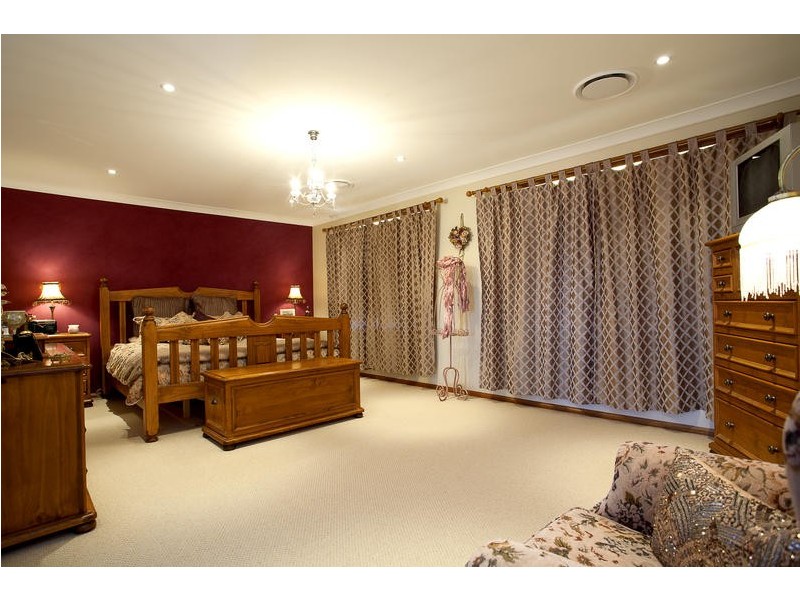 6 Karingal Court, Glenmore Park NSW 2745