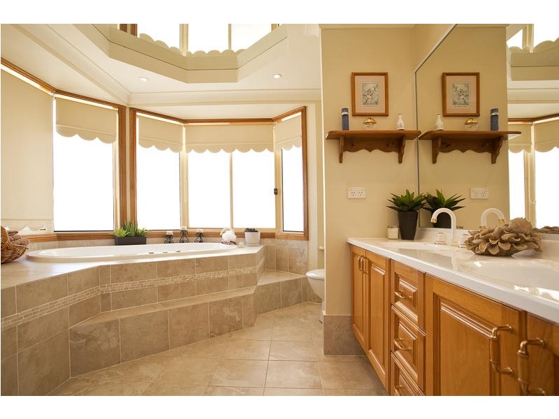 6 Karingal Court, Glenmore Park NSW 2745