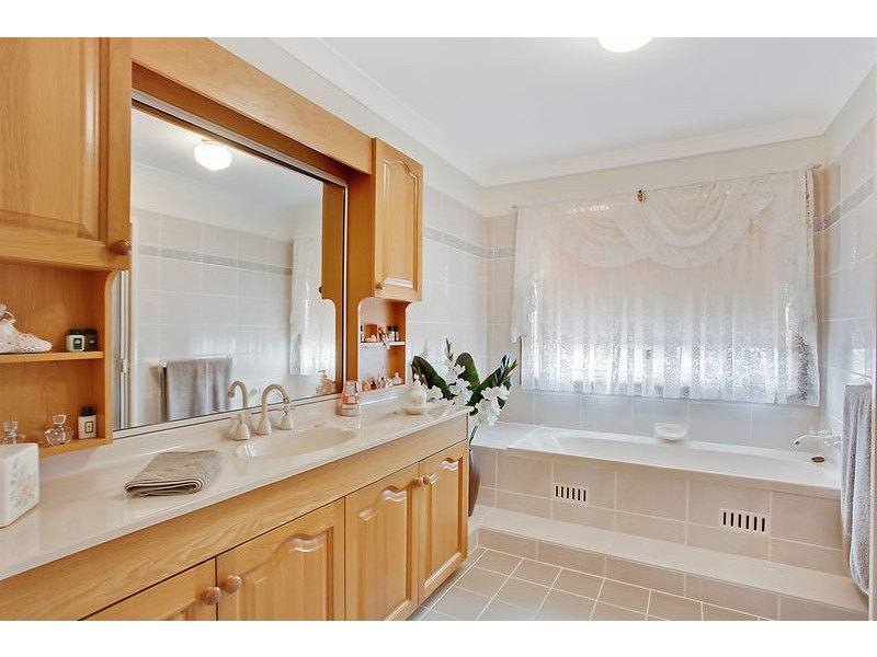 10 Cartwright Close, Glenmore Park NSW 2745