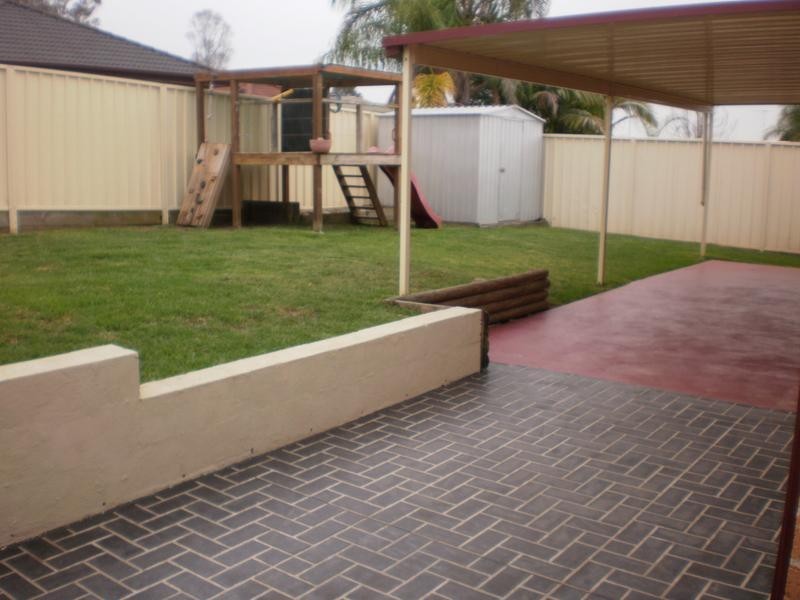 24 Dunna Place, Glenmore Park NSW 2745
