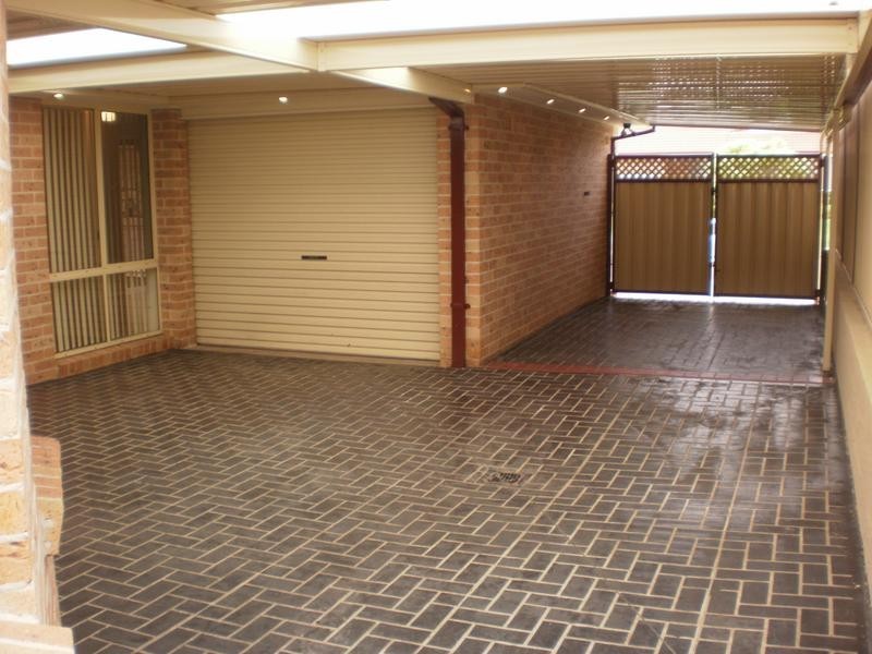 24 Dunna Place, Glenmore Park NSW 2745