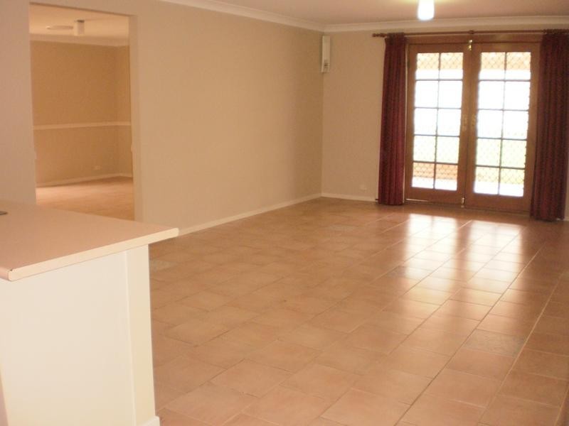 24 Dunna Place, Glenmore Park NSW 2745