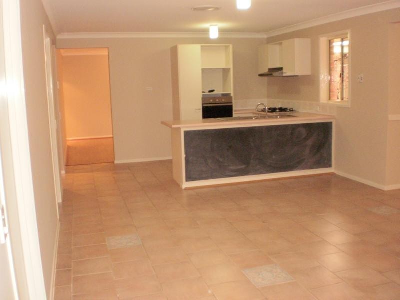 24 Dunna Place, Glenmore Park NSW 2745