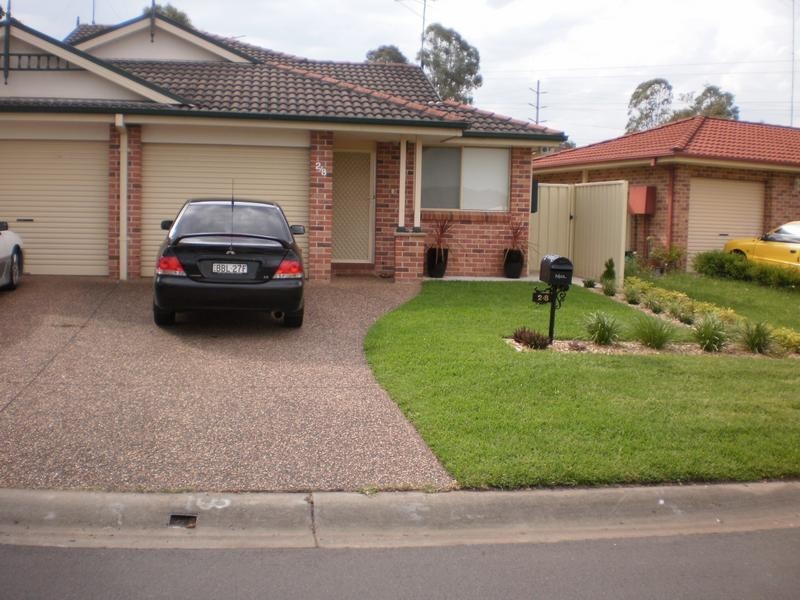 2/8 Friarbird Place, Glenmore Park NSW 2745