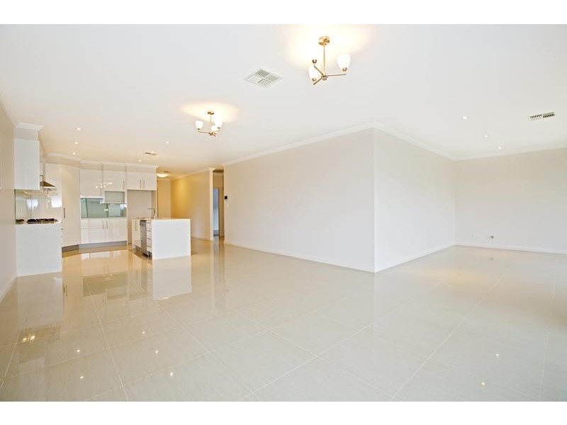 8 Broadlands Avenue, Glenmore Park NSW 2745