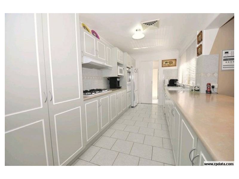 4 Dyson Place, Glenmore Park NSW 2745