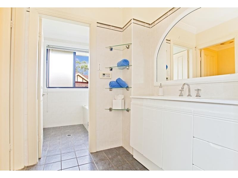 8 Marie Pitt Place, Glenmore Park NSW 2745