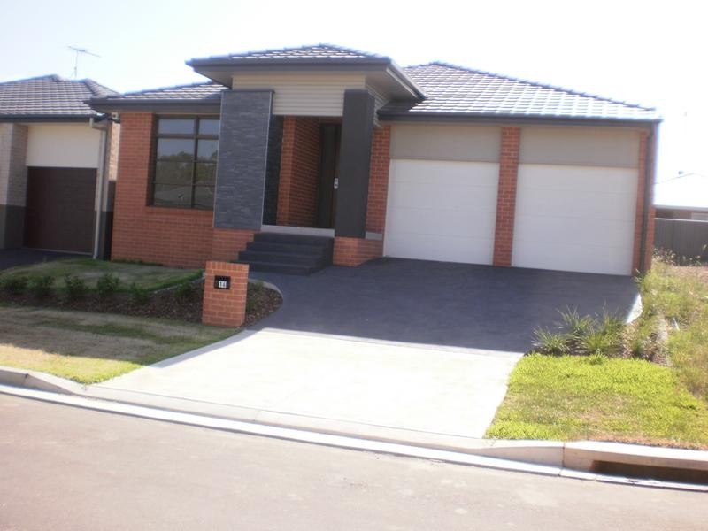 16 Loch Avenue, Glenmore Park NSW 2745