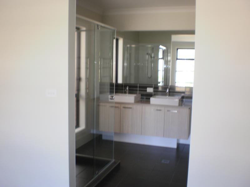 16 Loch Avenue, Glenmore Park NSW 2745