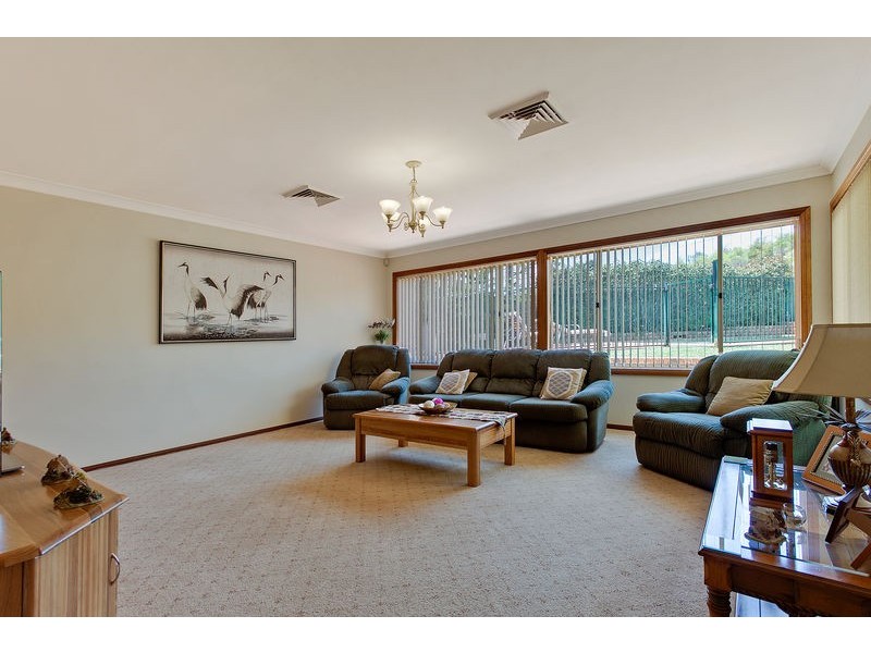 24 Windorra Avenue, Glenmore Park NSW 2745